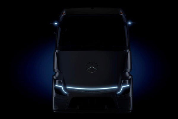 D1. ÷ِ˹-YeActros LongHaul늄(dng)L(zhng);܇9IAA(gu)H܇չ.jpg