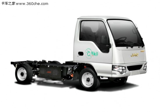 純電動(dòng)環(huán)衛(wèi)卡車(chē)現(xiàn)上海街頭  配備江淮好微底盤(pán)